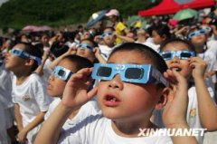 活动策划千余学生自制眼镜“追日”——温州青少年活动中心素质训练营营员观