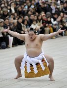 会议活动高清：日本举行传统相扑表演迎新年