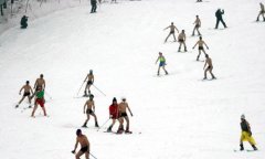 会议策划沈阳森林公园滑雪狂欢节 “轻装”滑雪
