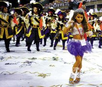 会议策划巴西7岁“领舞王后”被媒体吓哭