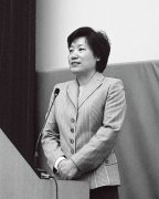 舞美设计：被悬赏的女富豪：一年前身家70亿 如今身陷民间借贷