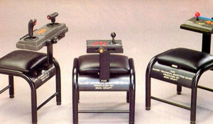 上世纪日本公司的古董级电竞椅 造型简单、粗暴+便捷