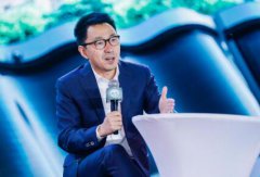 年会活动策划：但是它的不同尺寸、不同款式、不同颜色都极大地提升了装饰效