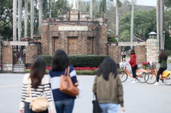 舞美设计：（图片来源：台湾《联合报》） 中国台湾网4月22日讯 据台湾《联合